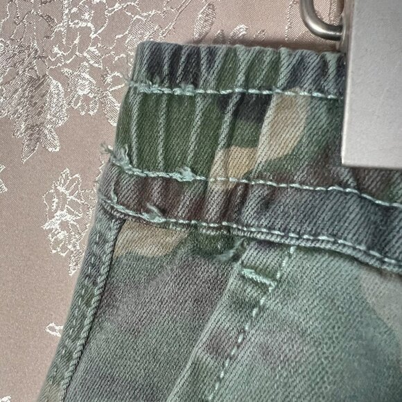 Hudson Women's Utility Jogger With Zip Hem Green Camo Print Size M - Picture 10 of 10